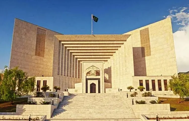 Imran Khan defamation case, Rs10 billion defamation suit, Shehbaz Sharif defamation case, Supreme Court Pakistan, SC bench defamation, Justice Miangul Hassan Aurangzeb, PTI founder defamation, Lahore High Court order, Punjab government impleaded, Defamation Ordinance 2002, review petition Supreme Court, right of defence closed, Justice Muhammad Hashim Khan Kakar, Panama Papers bribe allegation, defamation cases six months, SC defamation appeals, trial court Lahore, Justice Ayesha Malik bench, defamation proceedings stayed, PTI legal battle